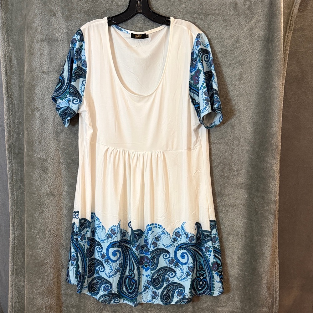 R & B Collection 2X White and Blue Paisley Tunic NWOT